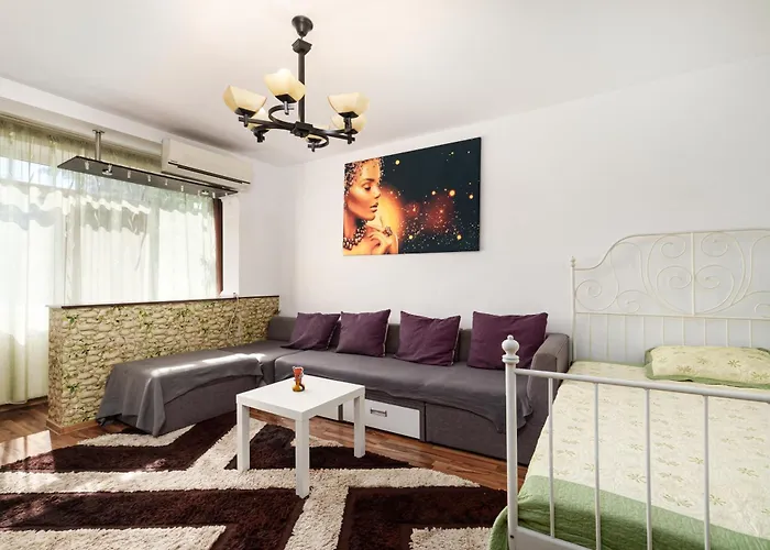 Stone Gate Apartment #2