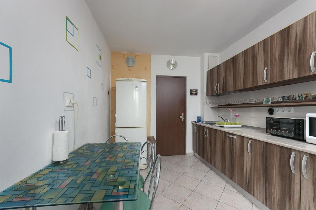 Stone Gate #2 Apartment Bucharest